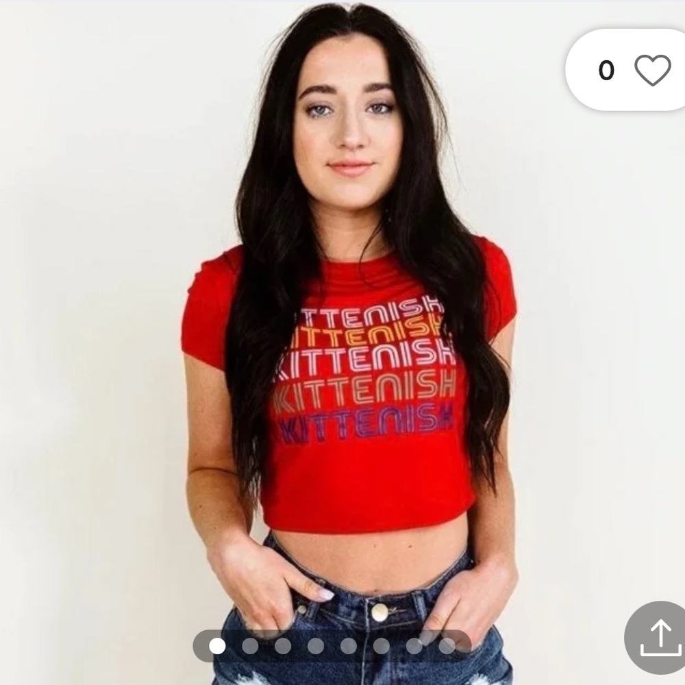 Kittenish red cropped tee